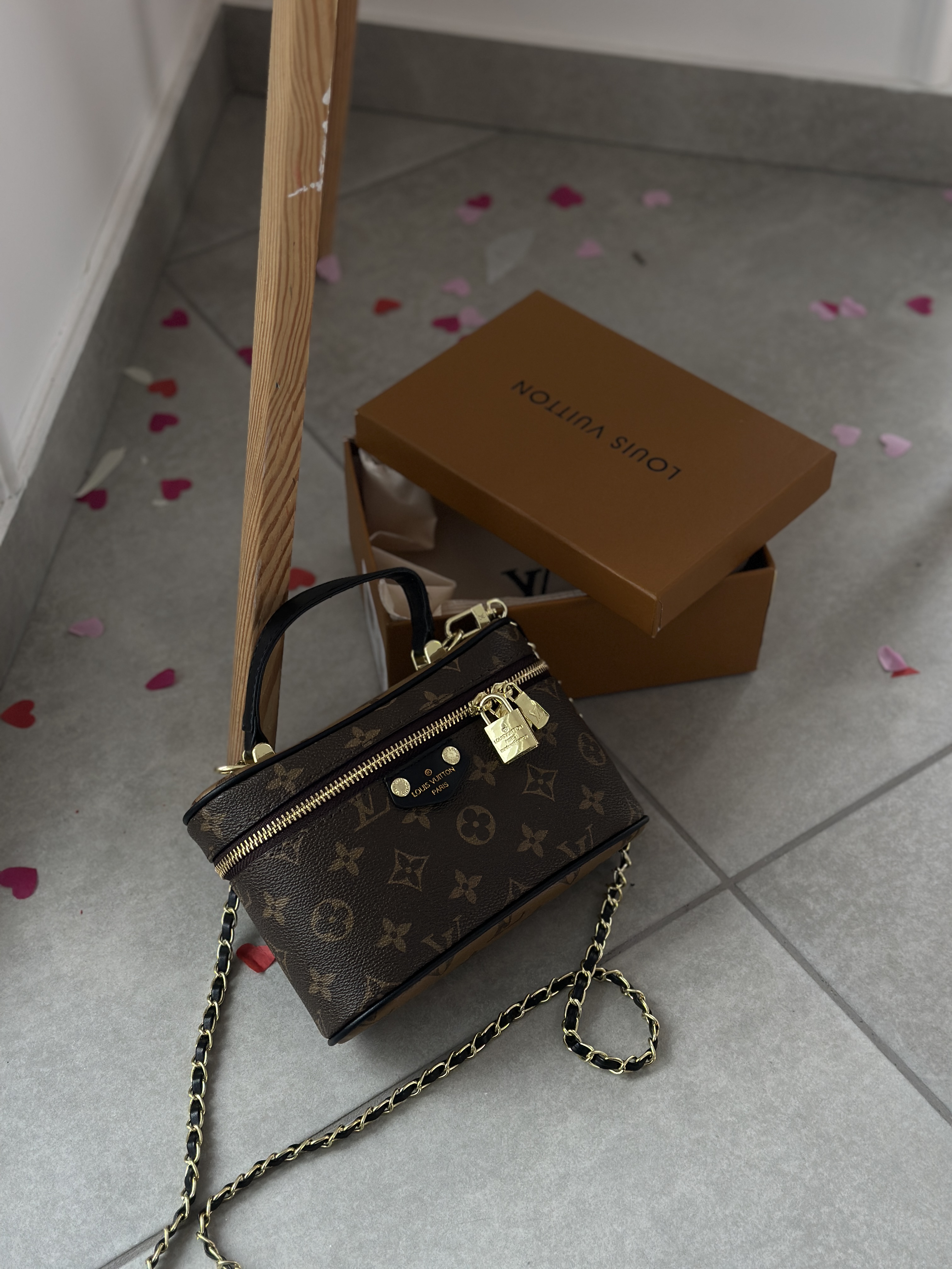 Сумка " LV " бочонок екошкіра з коробкою — фото 6