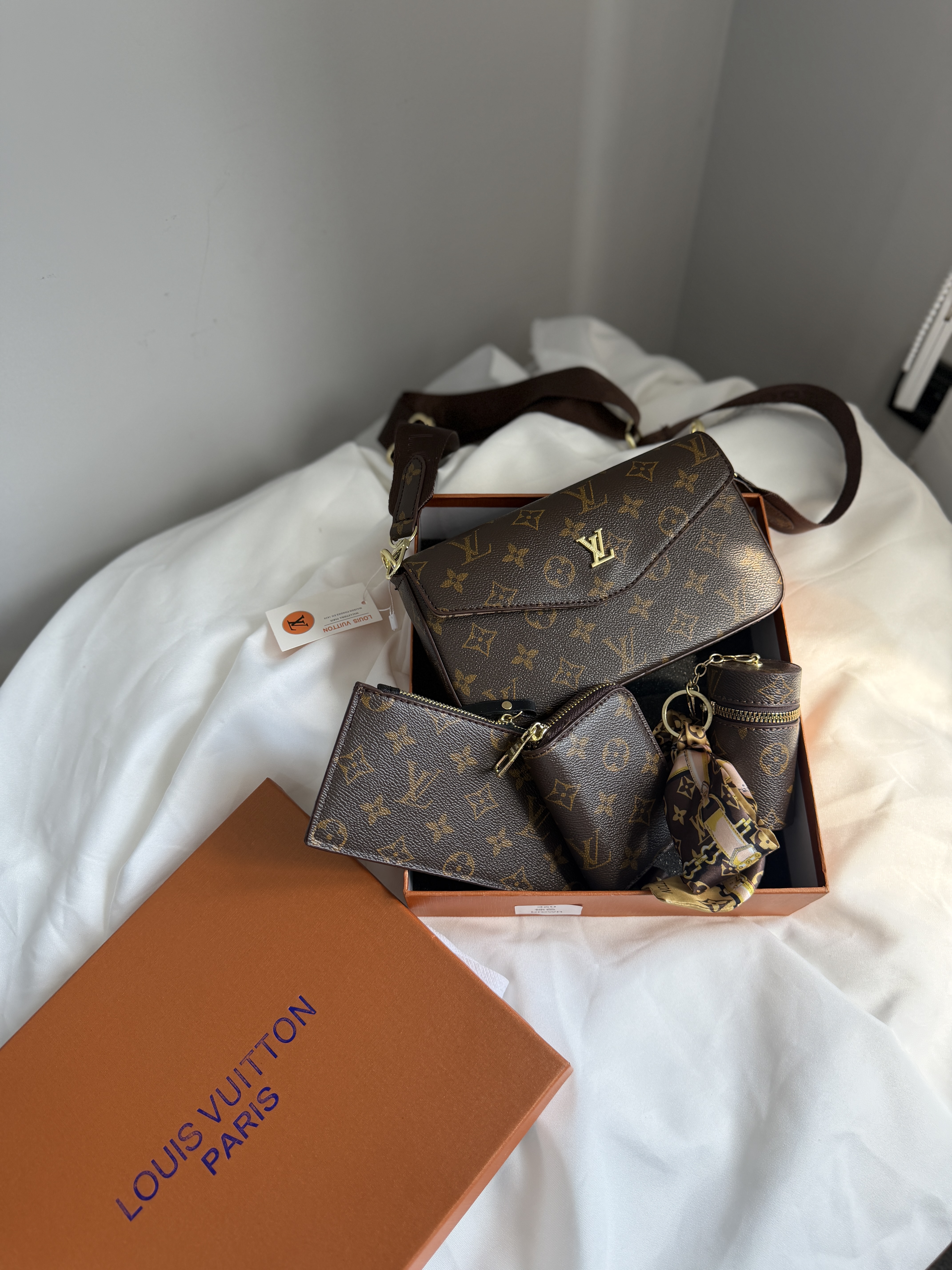 Сумка " LV " комплект 4 в 1