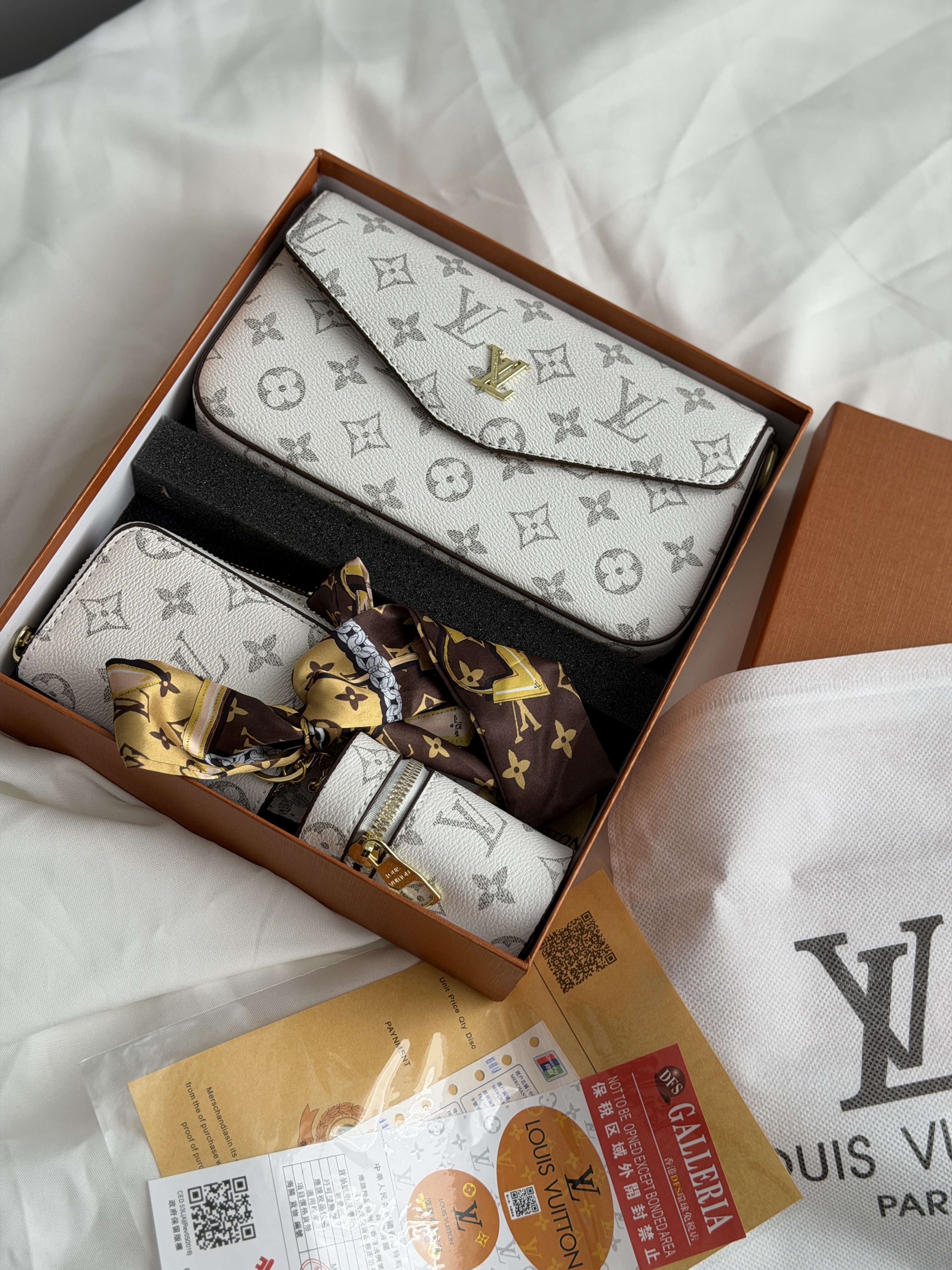 Сумка " LV " 4 в 1 — фото 5