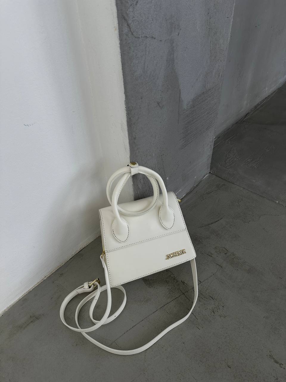 Сумка " Jacquemus " крихітка з круглою ручкою