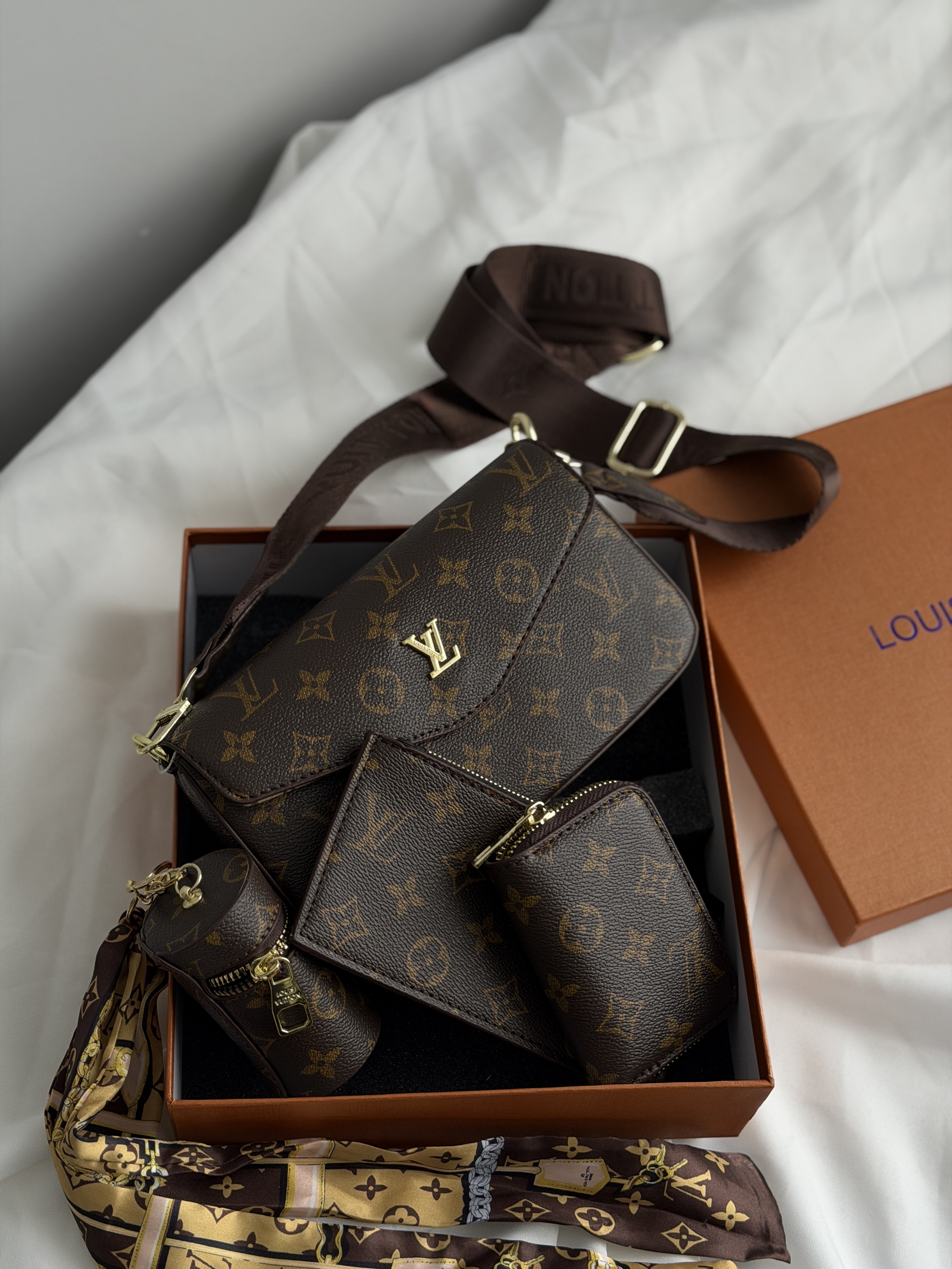 Сумка " LV " 4 в 1 — фото 2