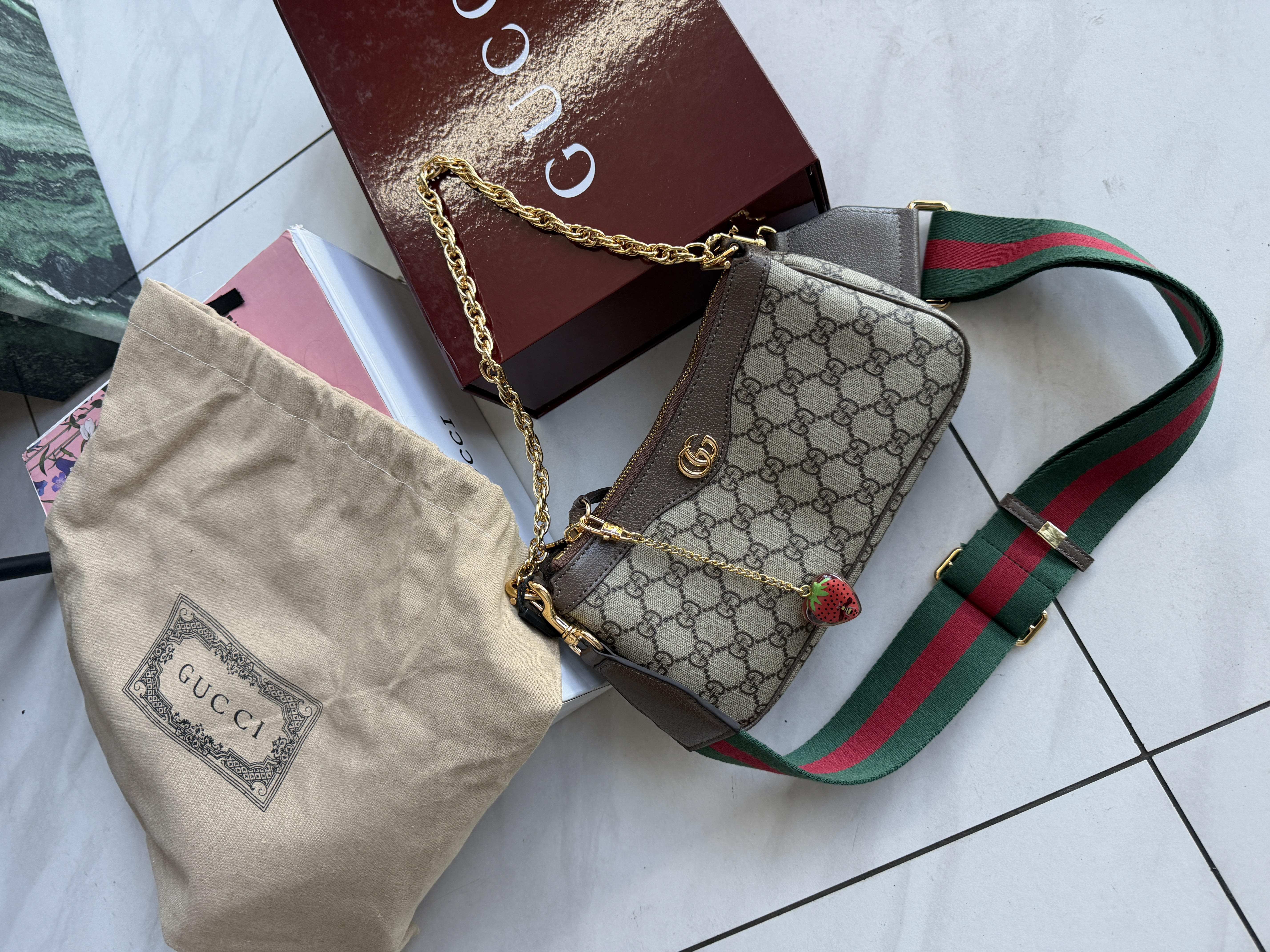 Сумка " Gucci " шкіряний багет з брелком — фото 2