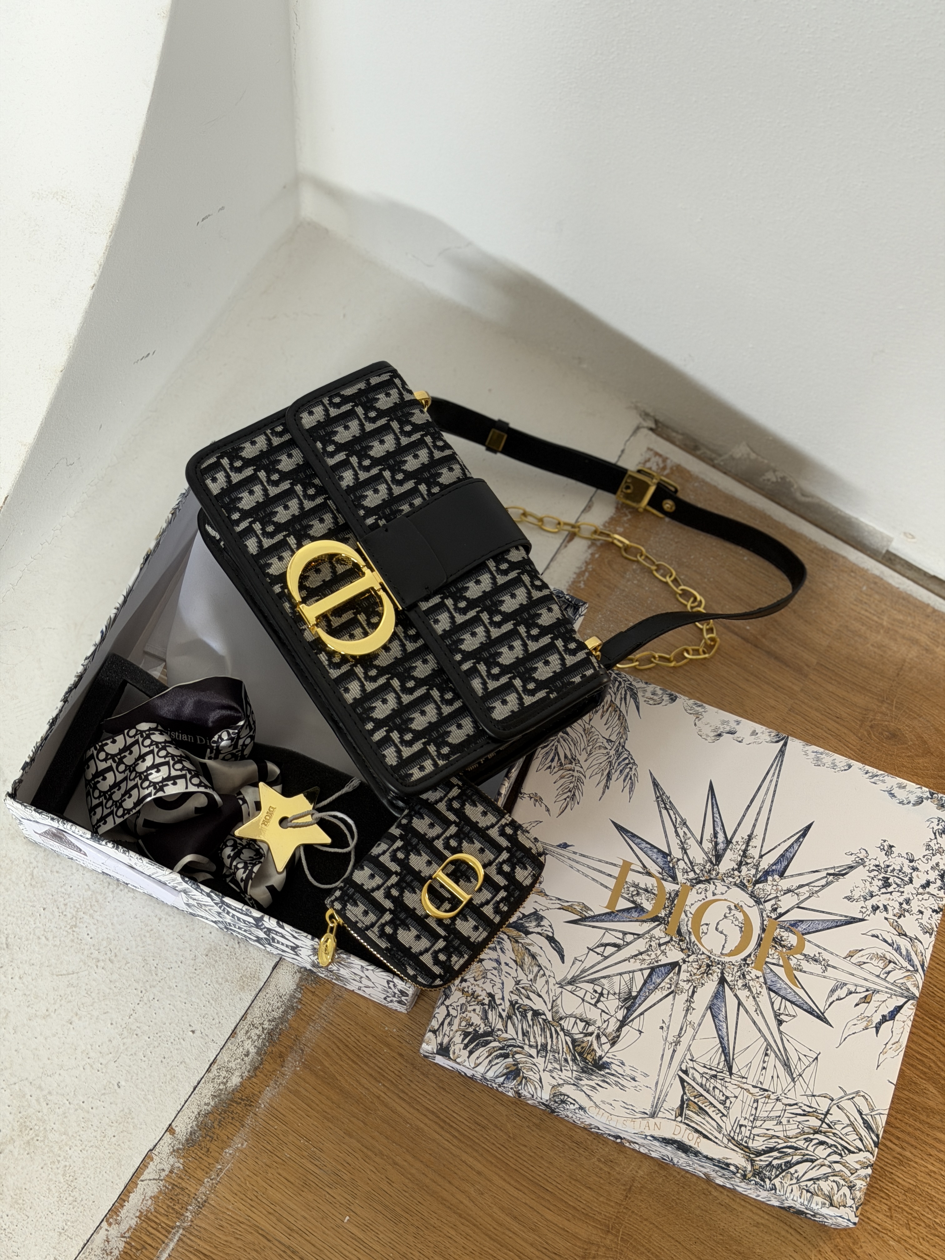 Сумка " Dior " квадратна з коробкою