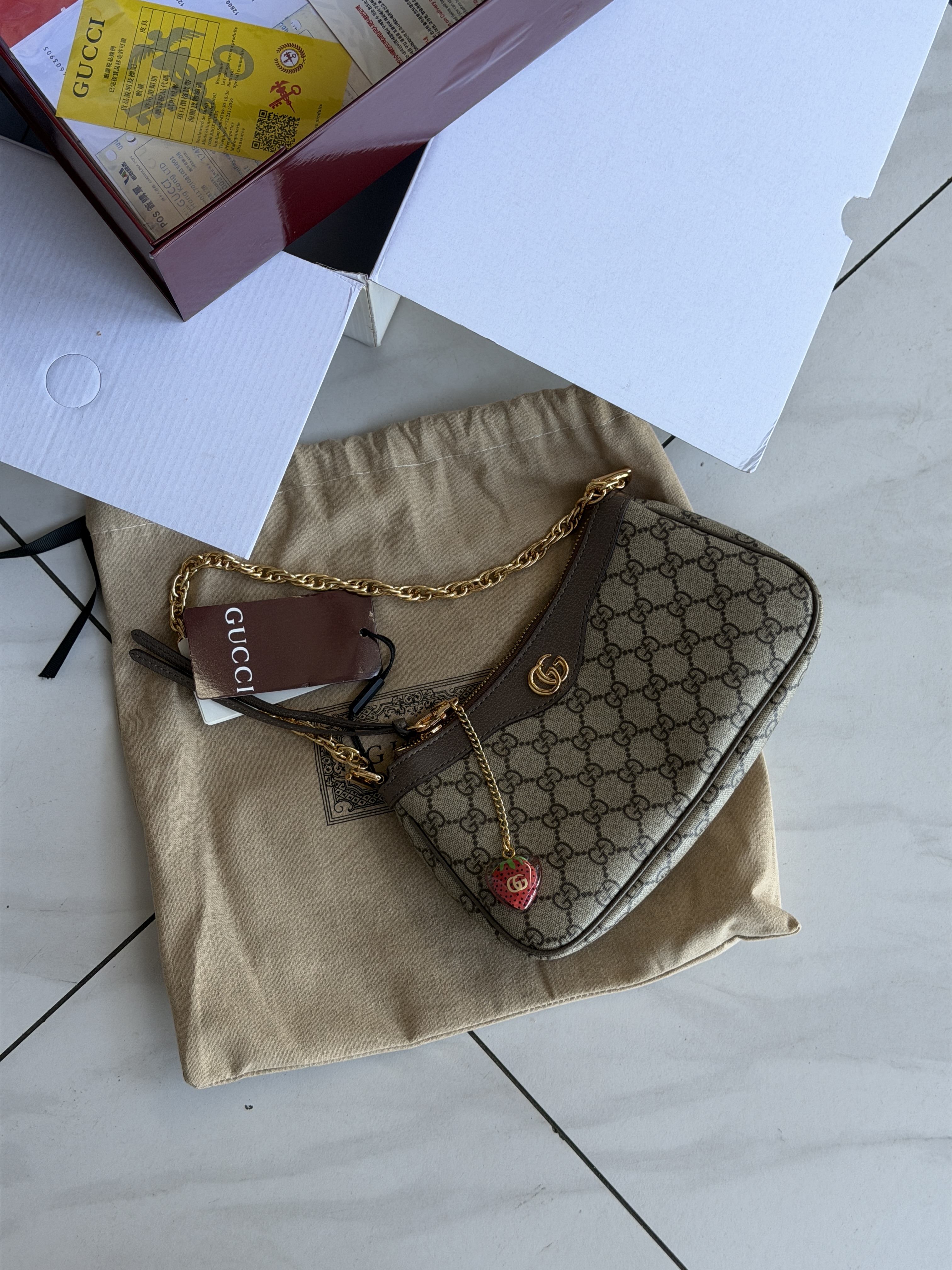 Сумка " Gucci " шкіряний багет з брелком