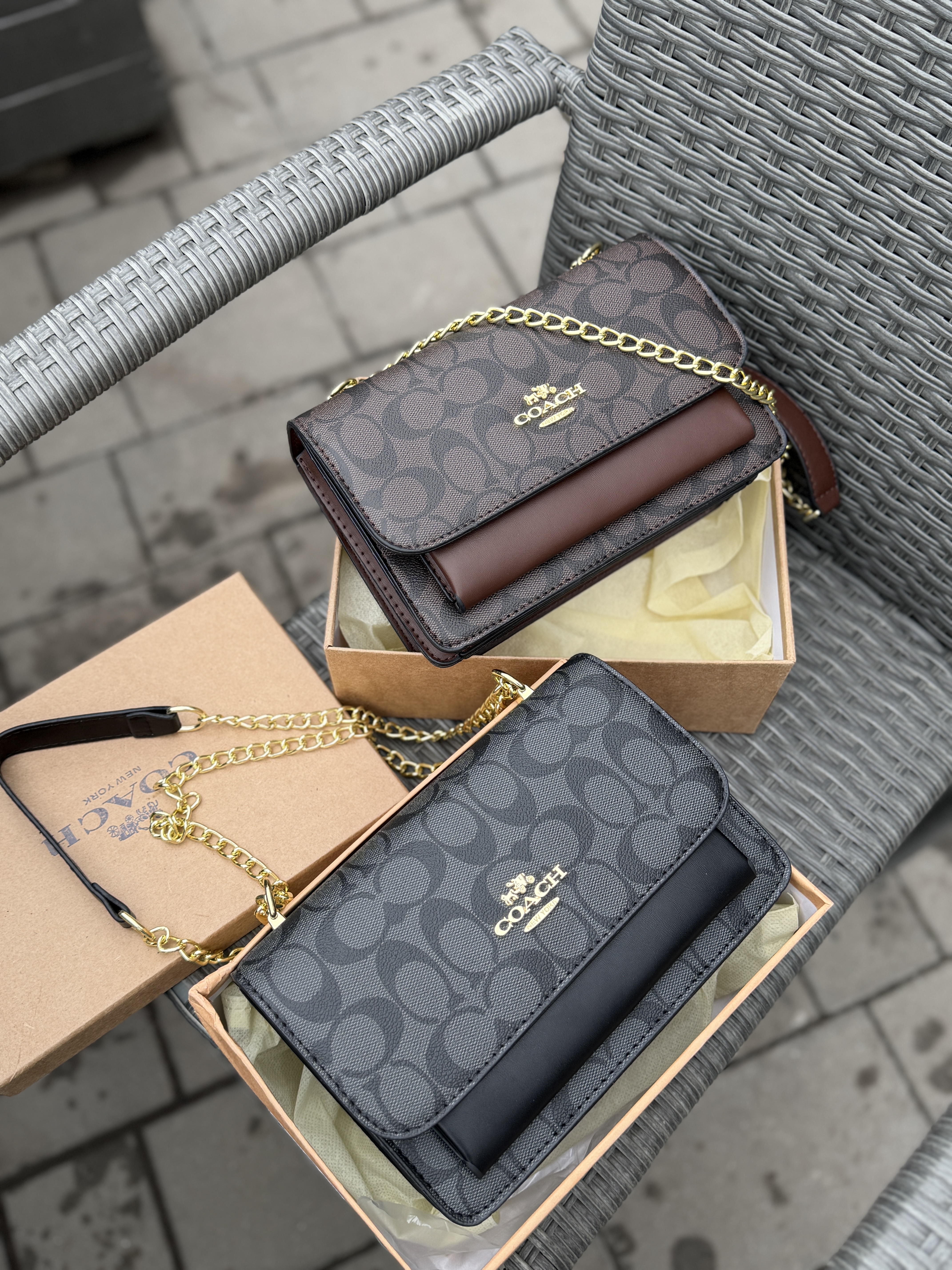Сумка " Coach " квадратна в коробці