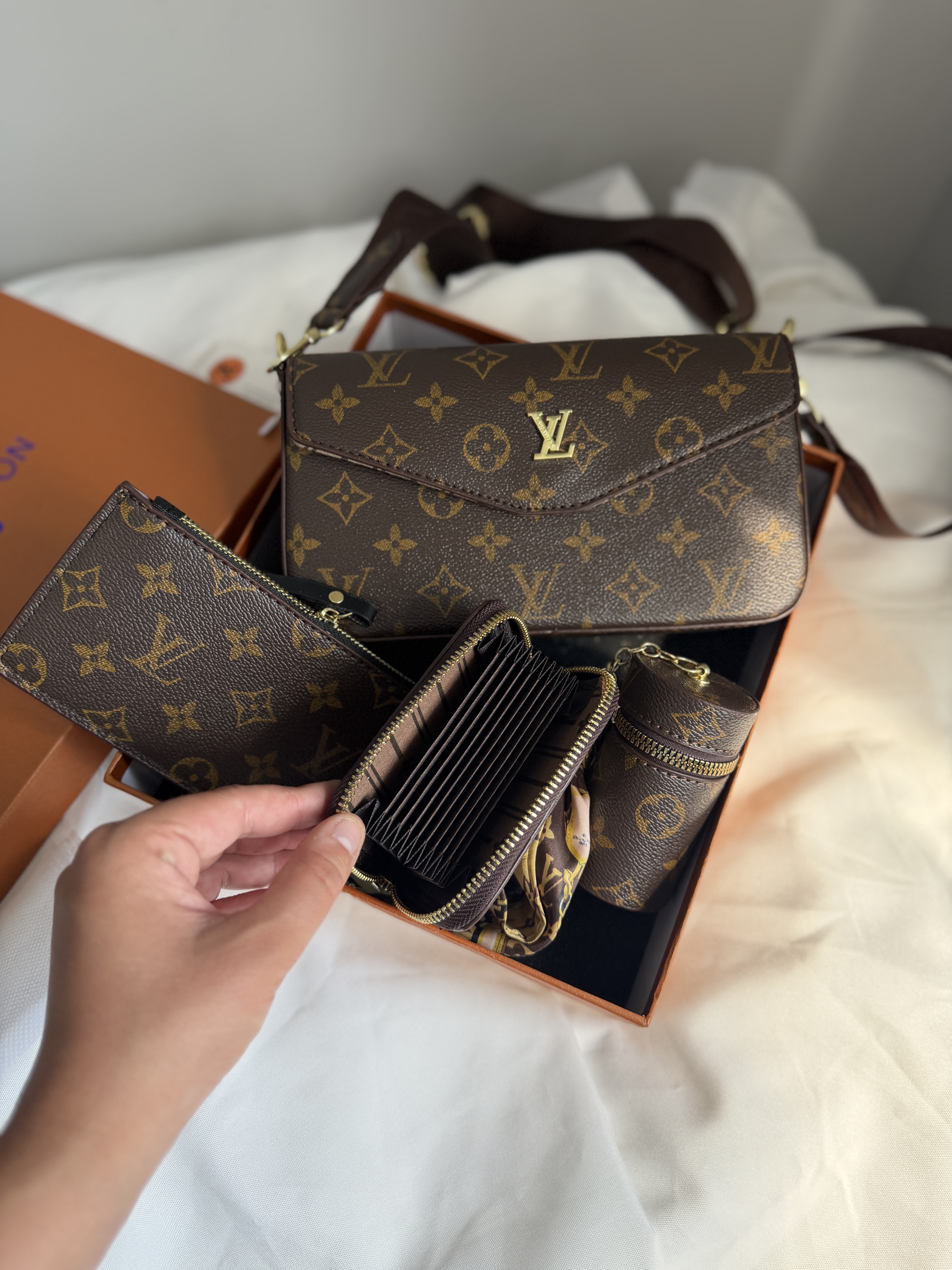 Сумка " LV " комплект 4 в 1 — фото 2