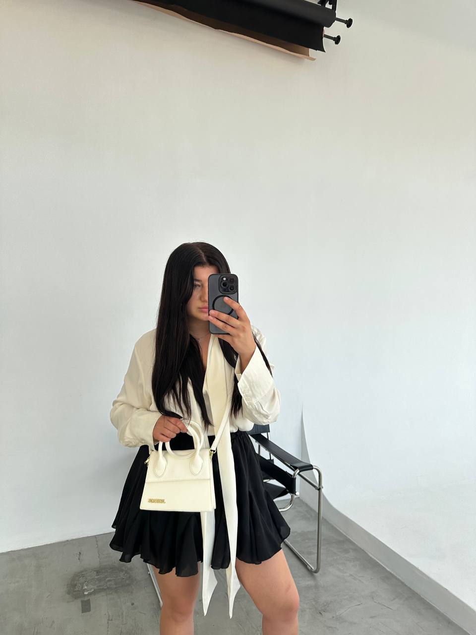 Сумка " Jacquemus " крихітка з круглою ручкою — фото 2